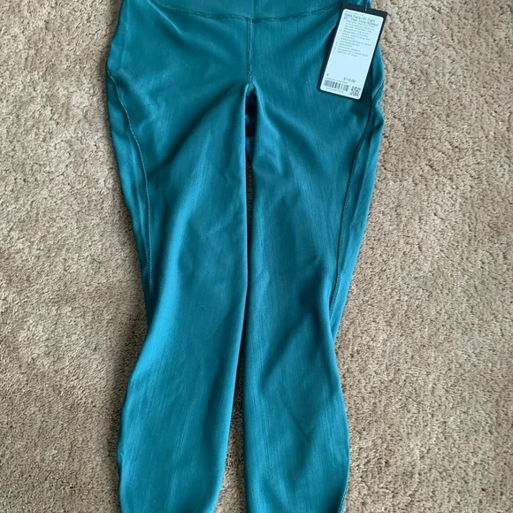 ⚠️⬇️⬇️NEW Lululemon size 8 base pace tight 25inch - Picture 6 of 10
